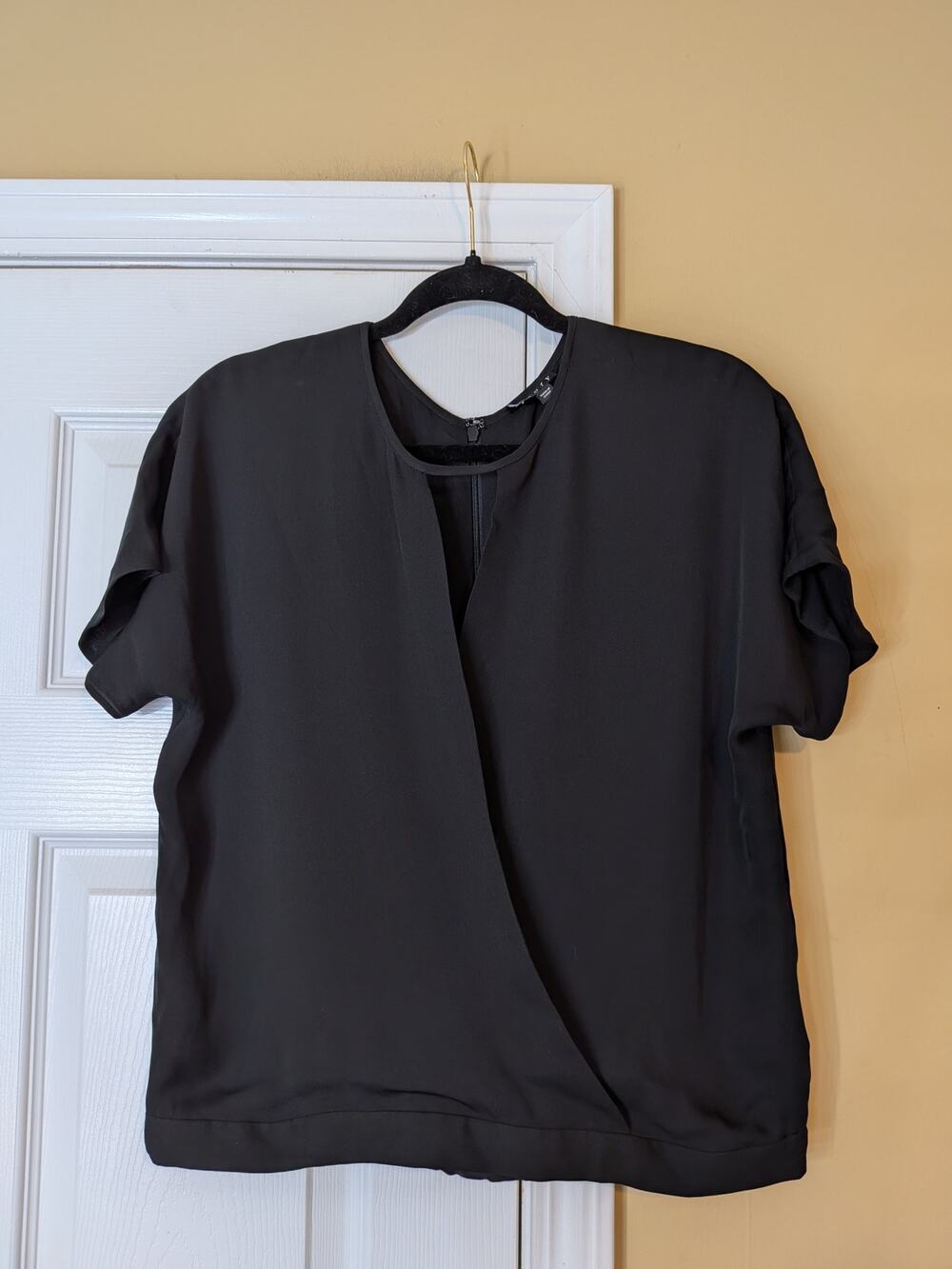 Theory Black Silk Draped Short Sleeve Blouse Size Medium Quiet Luxury Minimalist